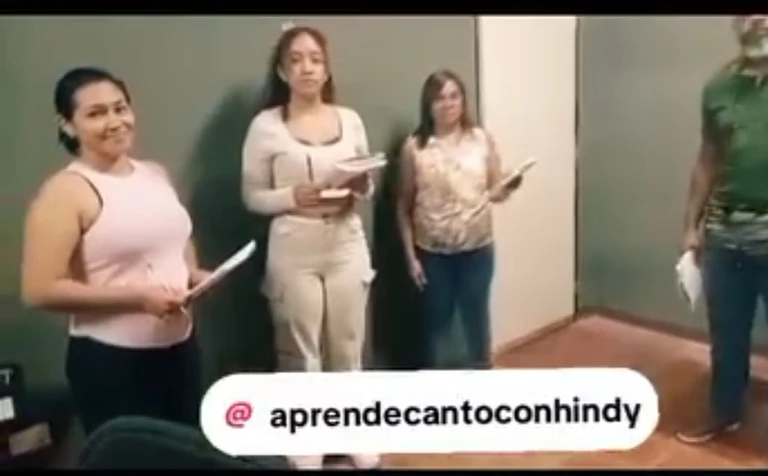 Encuentro de canto durante una parada artístico-docente en Caracas