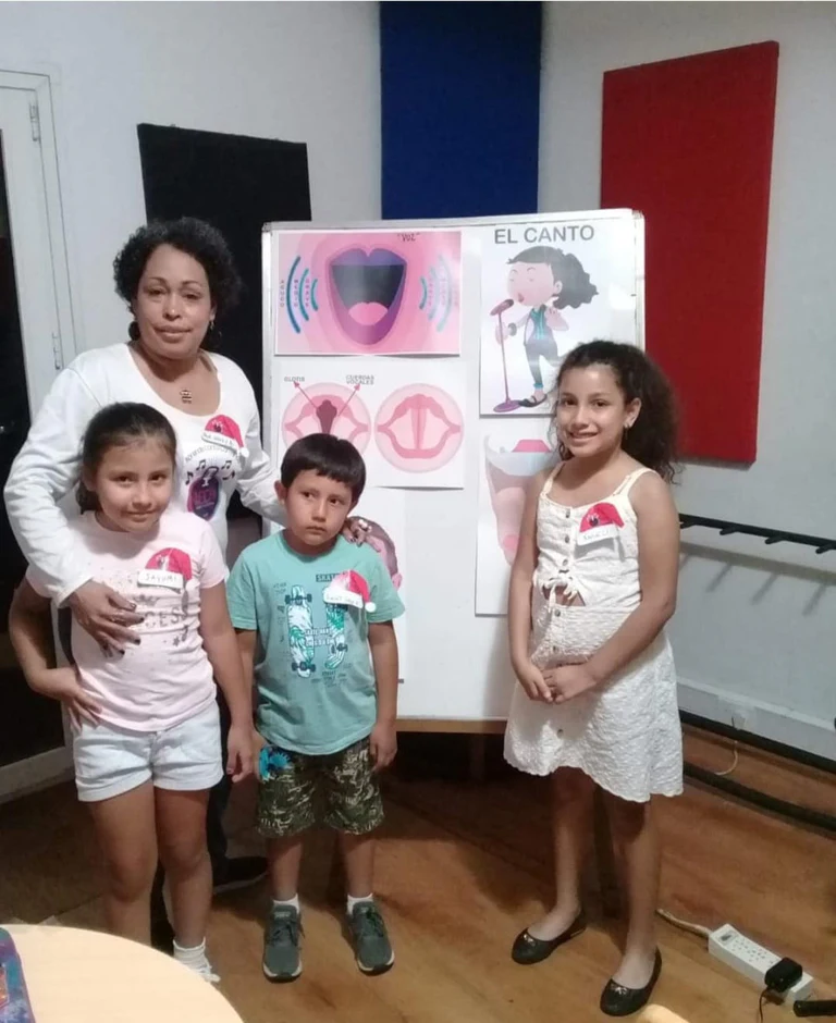 Actividad de canto con familias en San Telmo